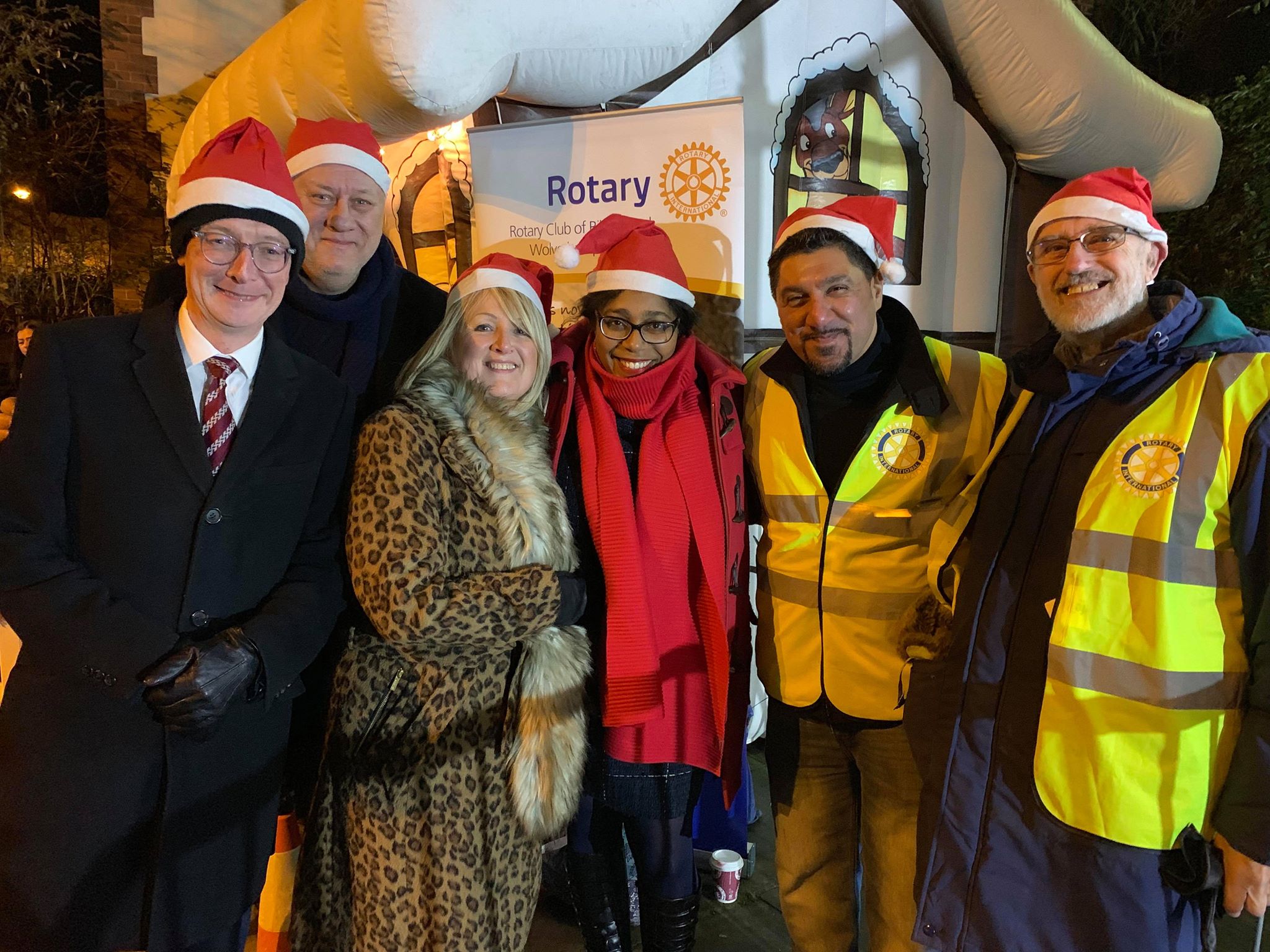 Pat McFadden MP attends Bilston’s Christmas Light Switch On - Pat 